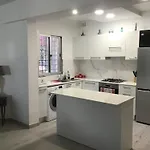 Bahar Ic-caghaq With Private Drive-in, Equidistant From Sliema And St. Paul's Bay Appartement