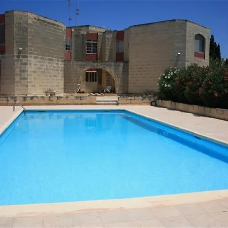 Bahar Ic-caghaq With Private Drive-in, Equidistant From Sliema And St. Paul's Bay Apartment Naxxar