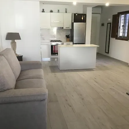 Bahar Ic-caghaq With Private Drive-in, Equidistant From Sliema And St. Paul's Bay