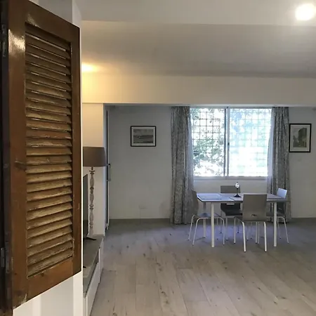 Apartment Bahar Ic-caghaq With Private Drive-in, Equidistant From Sliema And St. Paul's Bay *