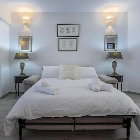 Bahar Ic-caghaq With Private Drive-in, Equidistant From Sliema And St. Paul's Bay *