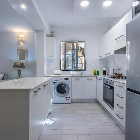 Apartment Bahar Ic-caghaq With Private Drive-in, Equidistant From Sliema And St. Paul's Bay