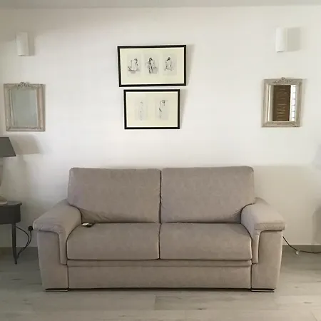 Bahar Ic-caghaq With Private Drive-in, Equidistant From Sliema And St. Paul's Bay Apartment