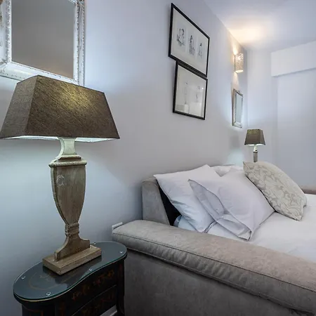 Apartment Bahar Ic-caghaq With Private Drive-in, Equidistant From Sliema And St. Paul's Bay Naxxar