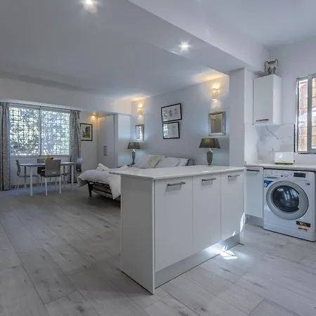Apartment Bahar Ic-caghaq With Private Drive-in, Equidistant From Sliema And St. Paul's Bay