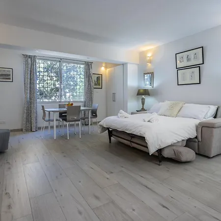 Apartment Bahar Ic-caghaq With Private Drive-in, Equidistant From Sliema And St. Paul's Bay *