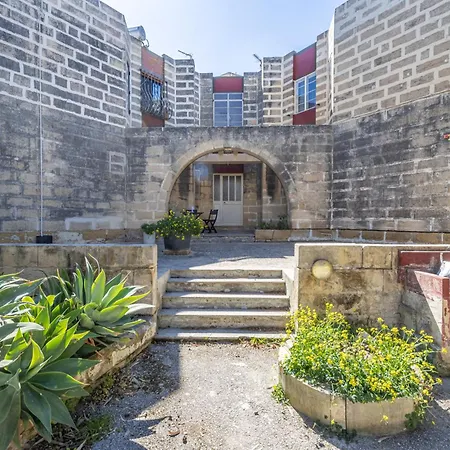 Bahar Ic-caghaq With Private Drive-in, Equidistant From Sliema And St. Paul's Bay * Naxxar
